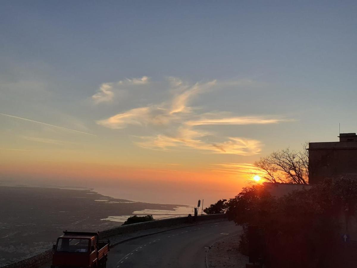 Leo Appartamenti Con Vista Panoramica Ериче Екстер'єр фото